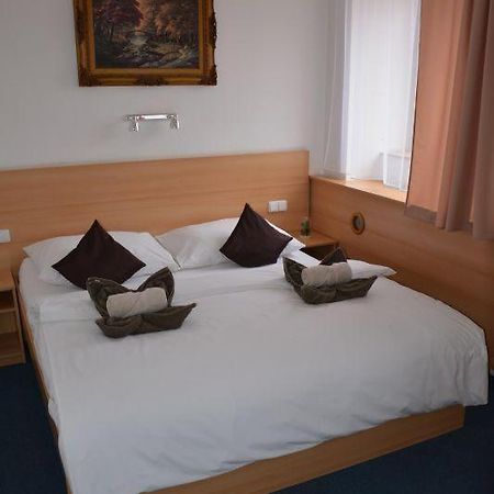 Hotel O.K. 1 Beroun  Esterno foto