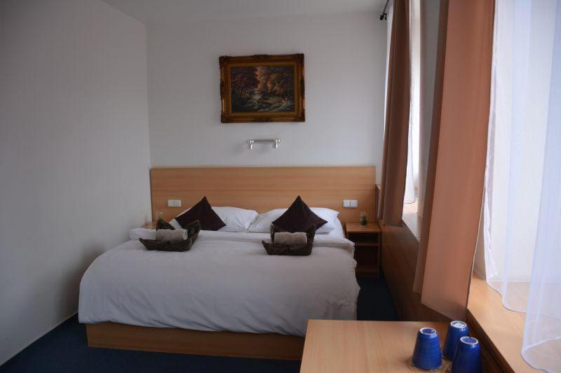 Hotel O.K. 1 Beroun  Esterno foto