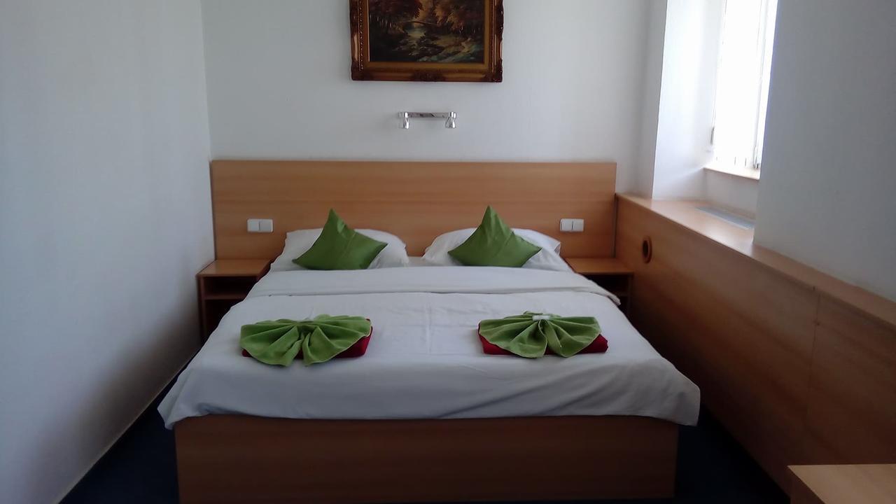 Hotel O.K. 1 Beroun  Esterno foto